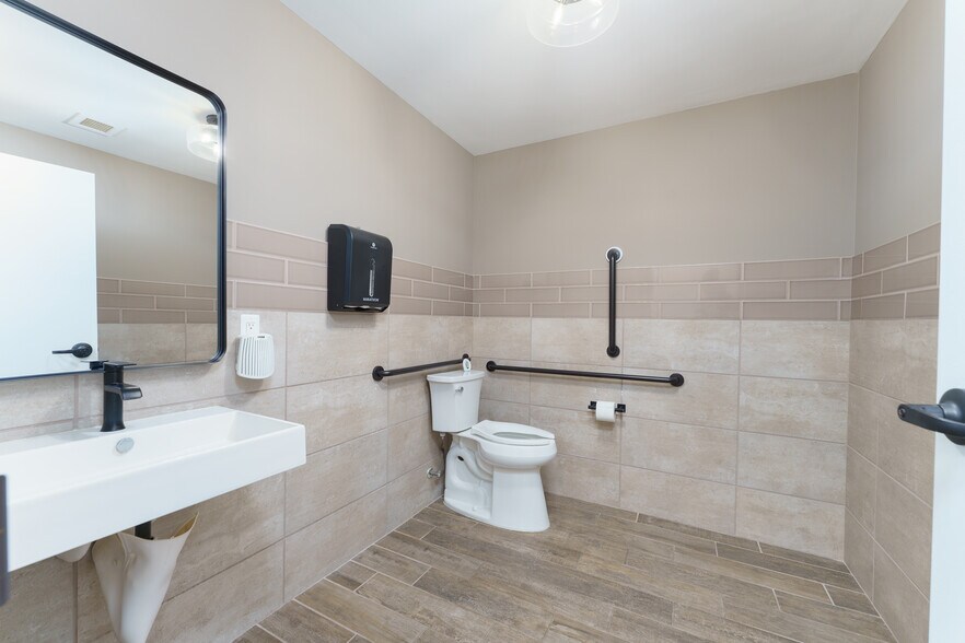 More Photos Of 315 W North St, Brighton Medical For Lease