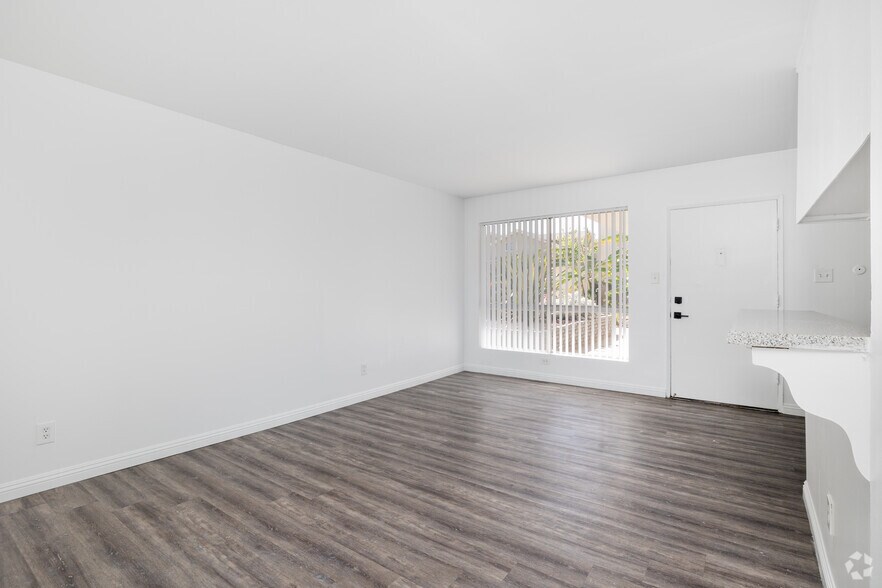 More Photos Of 2700 Ellendale Pl, Los Angeles Apartments For Sale