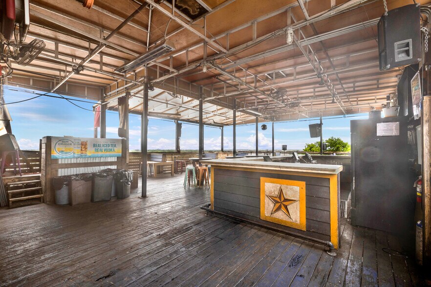 More Photos Of 139 E Hopkins St, San Marcos Bar For Sale