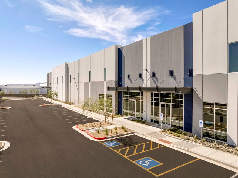 More Photos Of 4833 E Washington St, Phoenix Warehouse For Lease