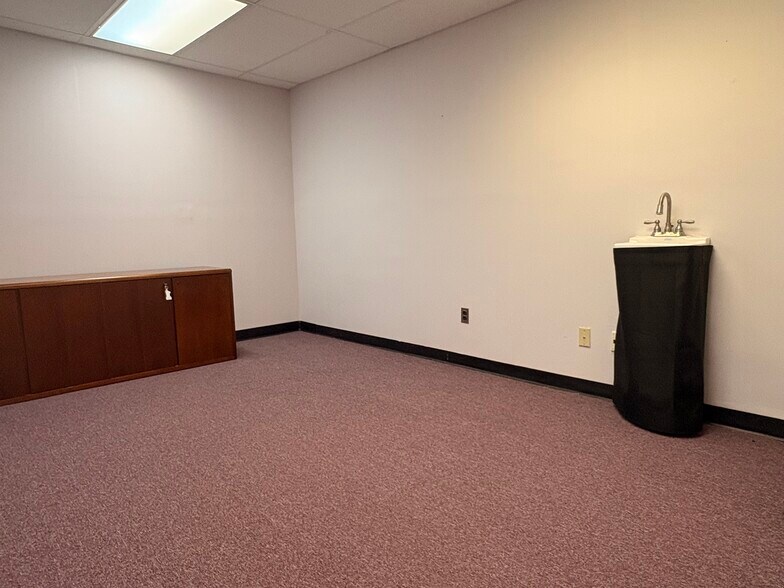 More Photos Of 2 Byram Brook Pl, Armonk Medical For Lease