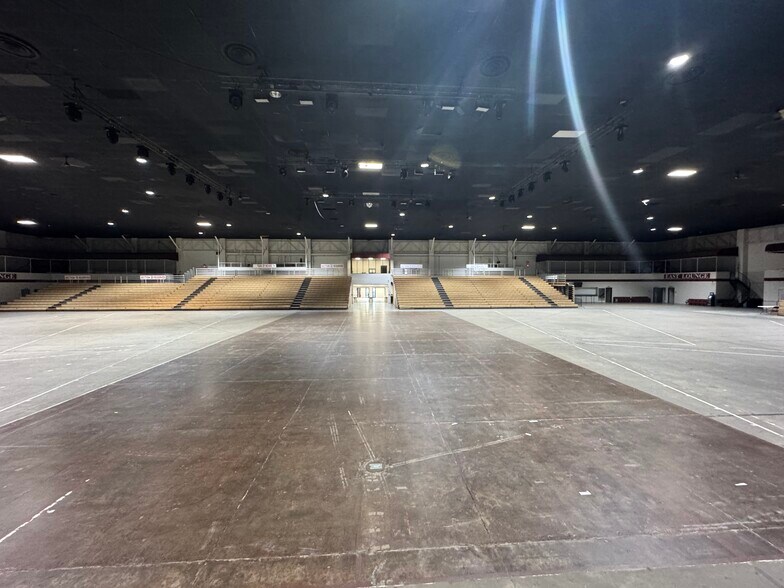 More Photos Of 10408 State Highway 64 E, Tyler Theater Concert Hall For Sale