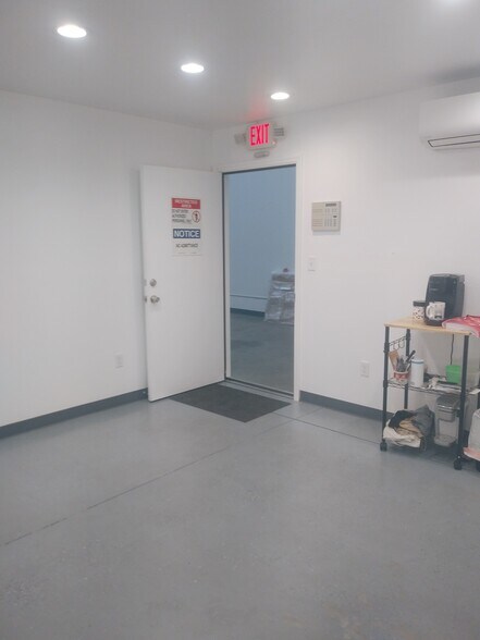 More Photos Of 2787 N Airport Rd, Fort Myers Warehouse For Lease