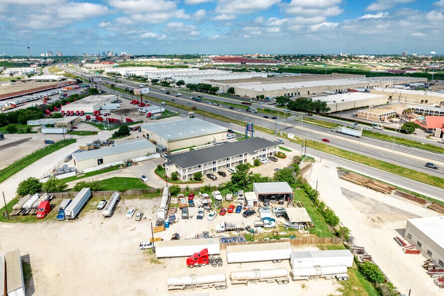 More Photos Of 3370 I 35 N Frontage Rd, San Antonio Hotel For Sale