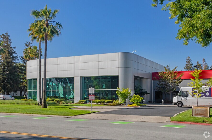 More Photos Of 521 Charcot Ave, San Jose Showroom For Sale