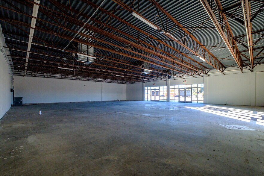 More Photos Of 2900 Walnut Hill Ln, Dallas Unknown For Lease