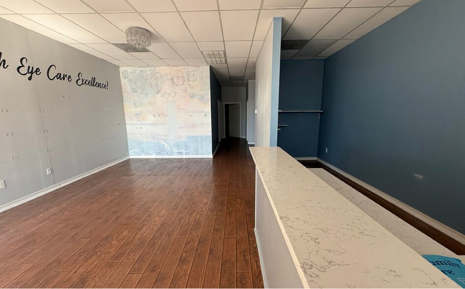 More Photos Of 900-930 N Austin Ave, Georgetown Unknown For Lease