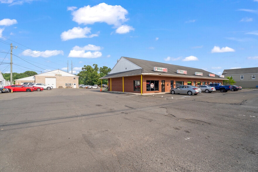 More Photos Of 846-850 S Colony Rd Rd, Wallingford Storefront For Sale