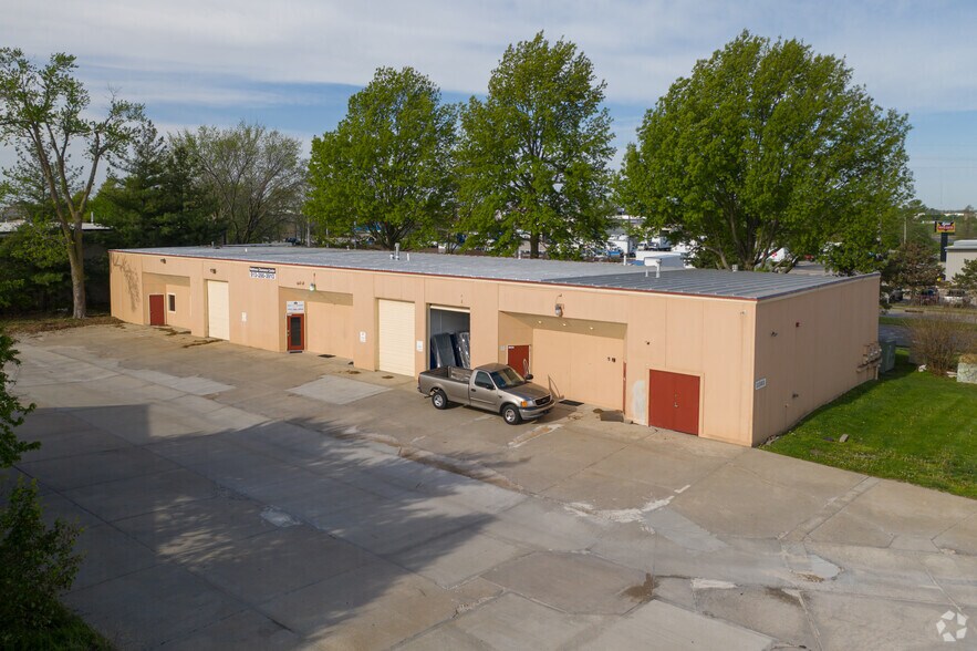 More Photos Of 11503 Strang Line Rd, Olathe Warehouse For Lease