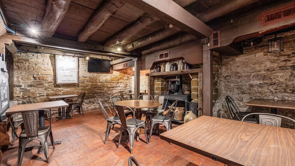 More Photos Of 313 Broadway E, Granville Hotel For Lease