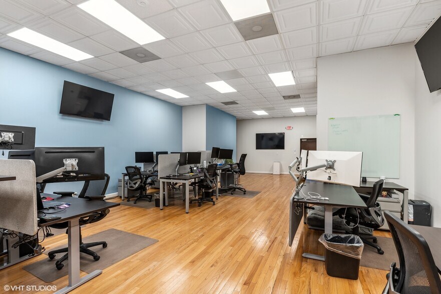 More Photos Of 705 N Milwaukee Ave, Chicago General Retail For Sale