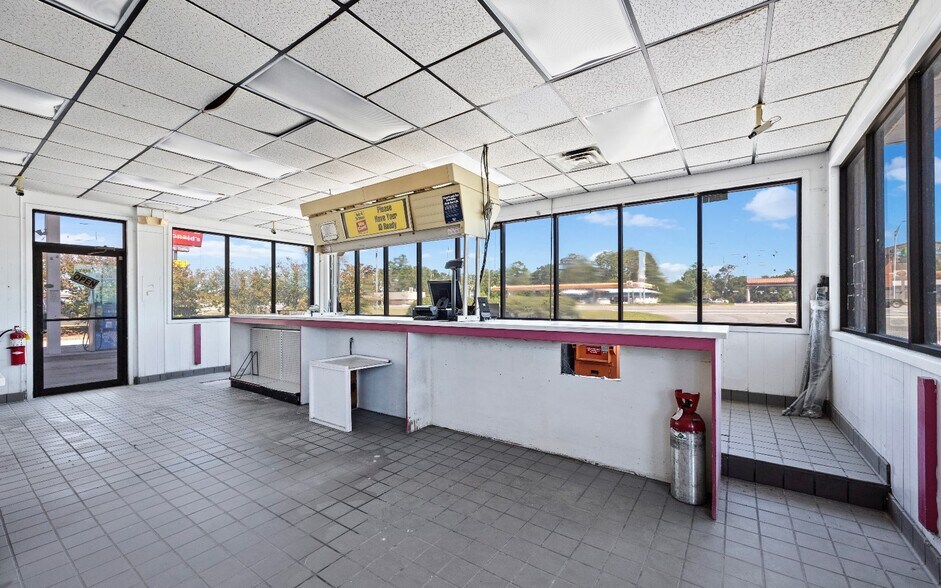 More Photos Of 6669 US-129 Hwy, Live Oak Convenience Store For Sale
