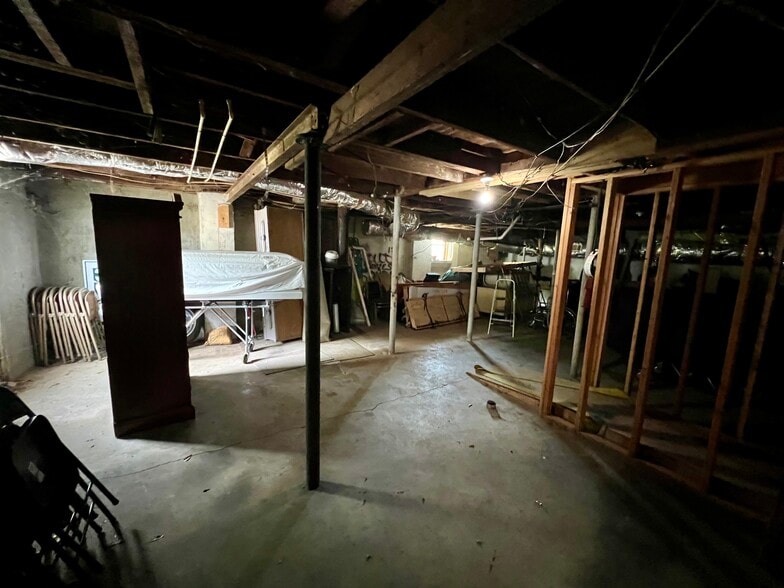 More Photos Of 100 N Fifth St, Manchester Funeral Home For Sale
