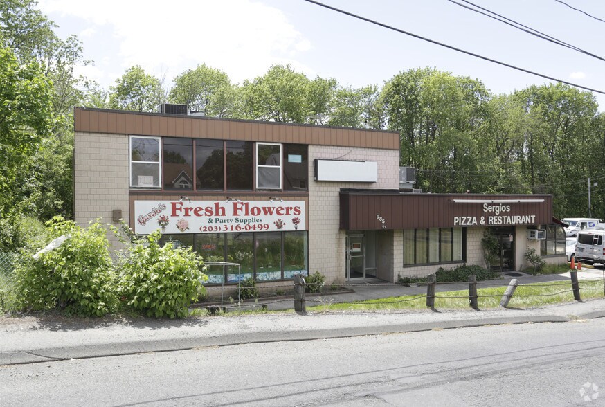 More Photos Of 985 E Main St, Stamford Freestanding For Lease
