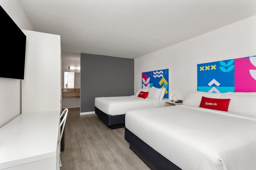 More Photos Of 2500 33rd St, Orlando Hotel For Sale