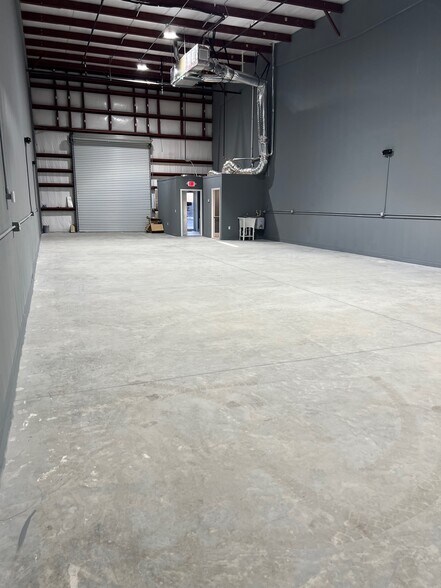 More Photos Of 400 Sterling Plaza Dr, Ponte Vedra Warehouse For Lease