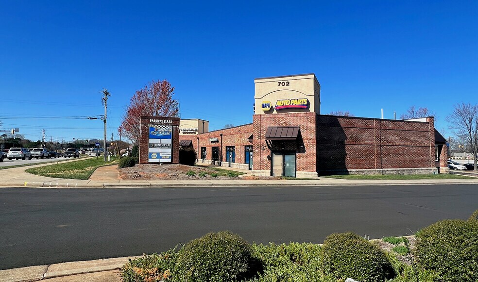 More Photos Of 702 Brawley School Rd, Mooresville Storefront Retail Office For Lease