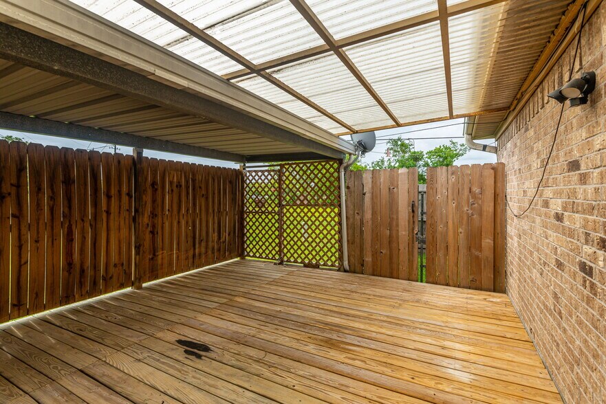 More Photos Of 11820 Plainbrook St, La Porte Specialty For Sale