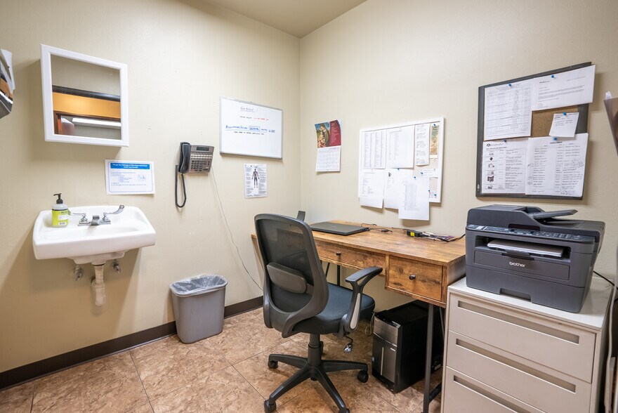 More Photos Of 4946 Florence Ave, Bell Medical For Lease