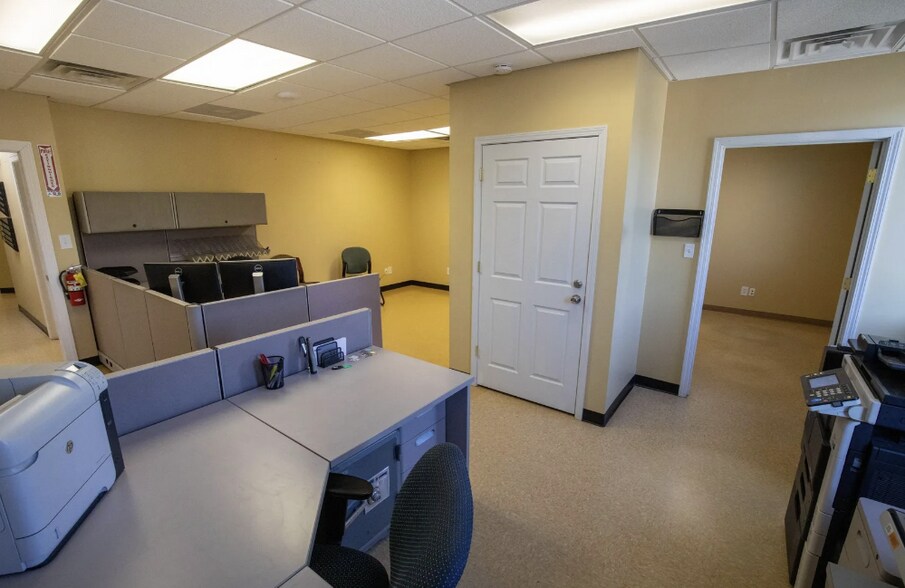 More Photos Of 347 Braley Rd, Huntington Flex For Sale