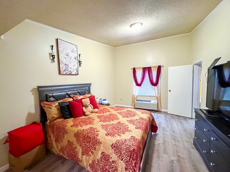 More Photos Of 8103 Glen Hollow Dr, Glen Burnie Apartments For Sale