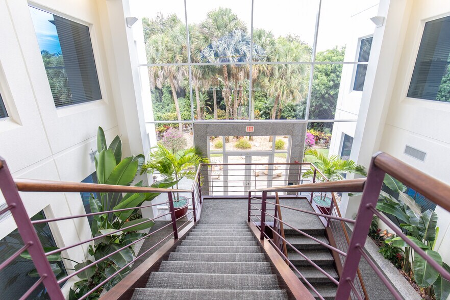 More Photos Of 6400 N Congress Ave, Boca Raton Office For Lease