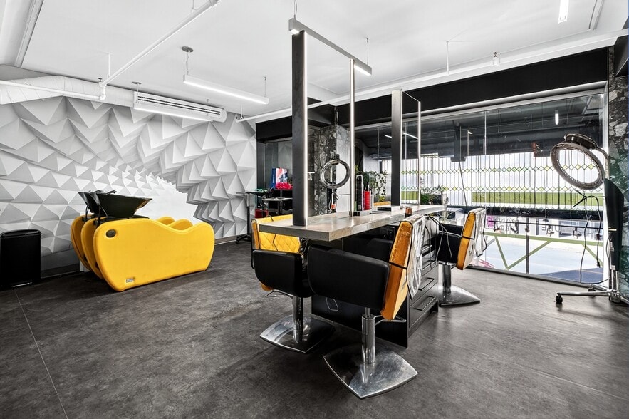 More Photos Of 1200 Rue Atateken, Montréal Storefront Retail Residential For Sale