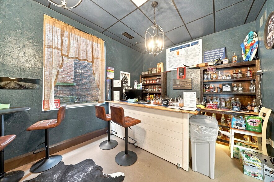 More Photos Of 68 W Maiden St, Washington Freestanding For Sale