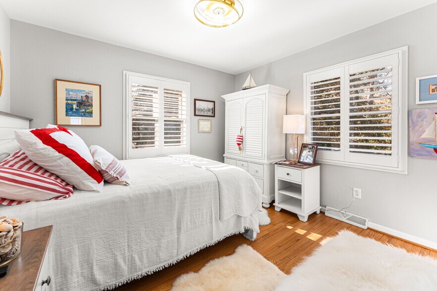 More Photos Of 97 Currell Cove Ln, White Stone Specialty For Sale