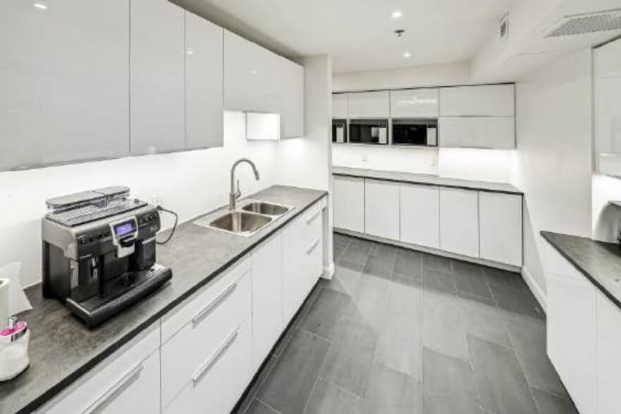 More Photos Of 434-438 Rue Sainte-Hélène, Montréal Office For Sale