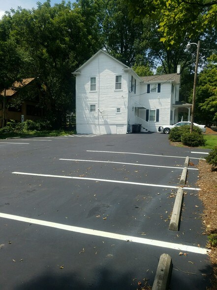 More Photos Of 328 E Broad St, Statesville Medical For Lease