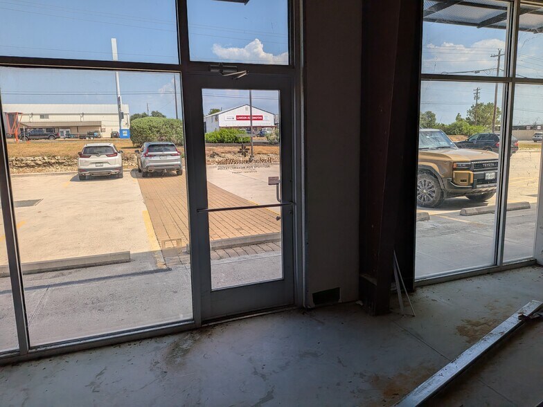 More Photos Of 9521 W Highway 290, Austin Storefront Retail Office For Lease