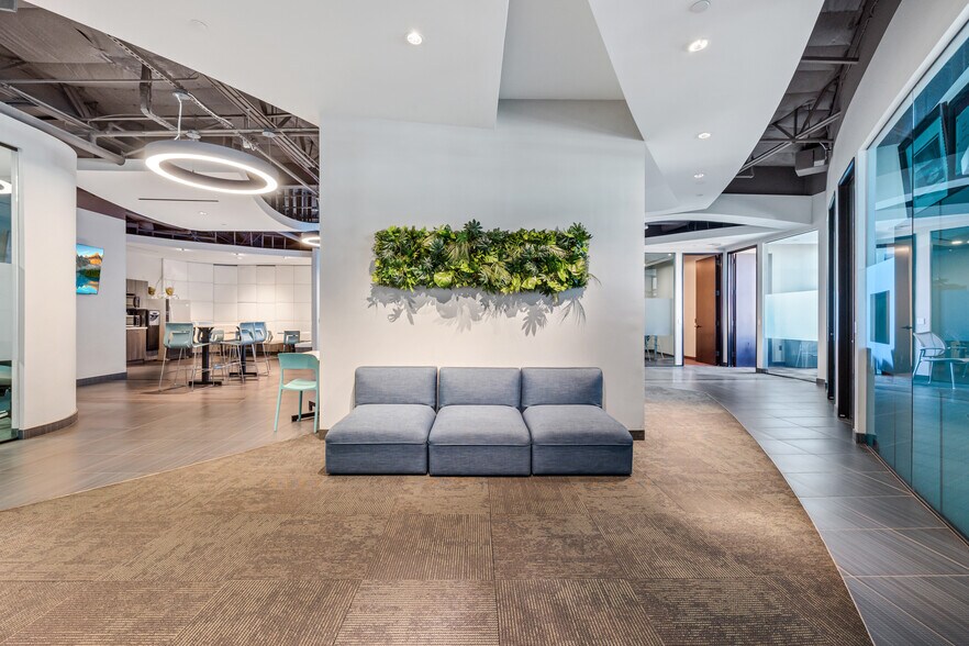 More Photos Of 7135 E Camelback Rd, Scottsdale Coworking Space