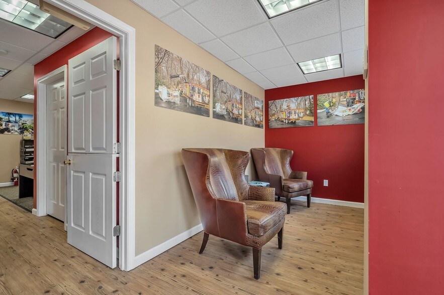 More Photos Of 8 Route 80, Killingworth Warehouse For Lease