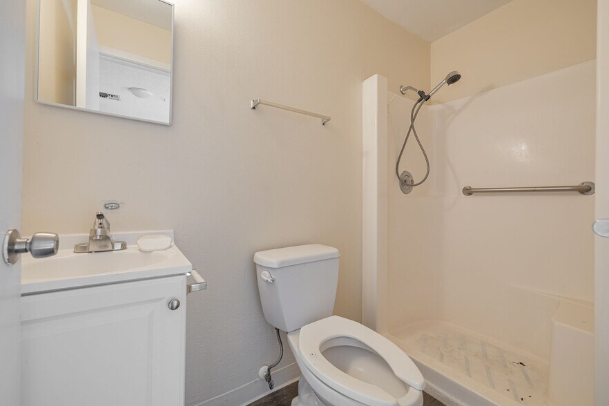 More Photos Of 220 Scotland St, Dunedin Healthcare For Lease