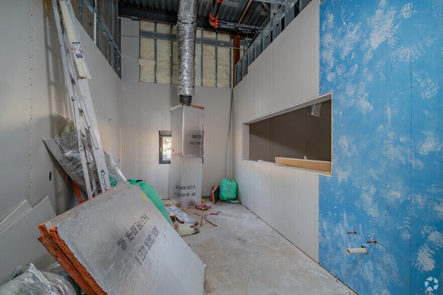 More Photos Of 2407 E Evans Rd, San Antonio Storefront Retail Office For Lease