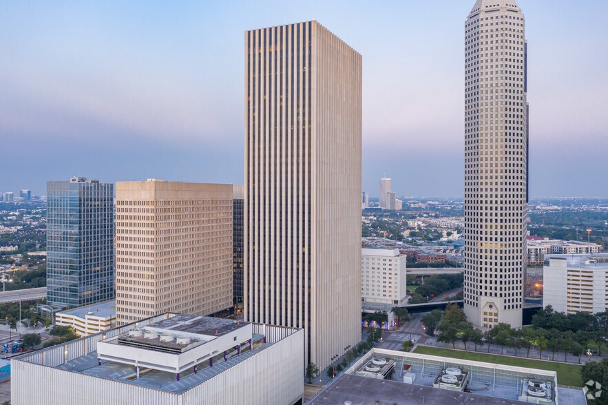 Primary Photo Of 601 Jefferson St, Houston Office For Lease