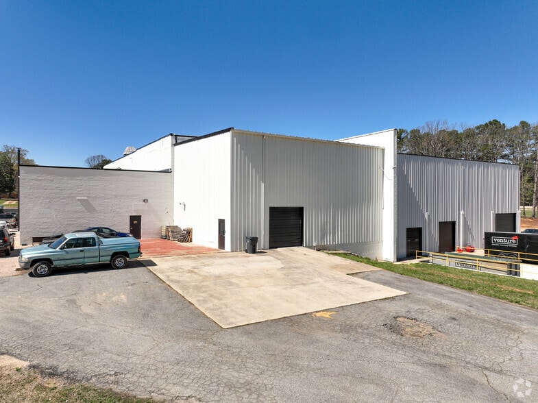 More Photos Of 414 N Meriah St, Landis Warehouse For Lease