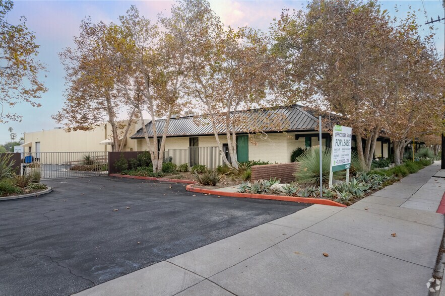 More Photos Of 540 W Woodbury Rd, Altadena Office For Lease