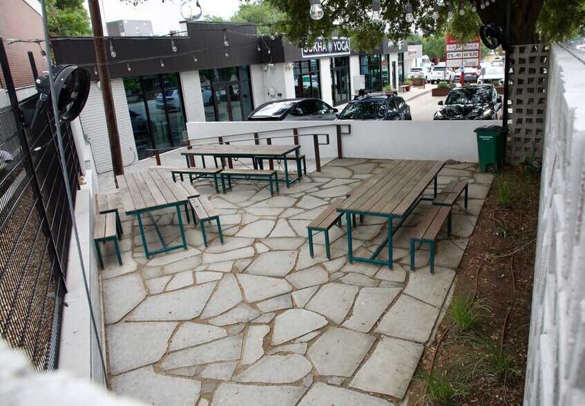 More Photos Of 2324 S Lamar Blvd, Austin Unknown For Lease