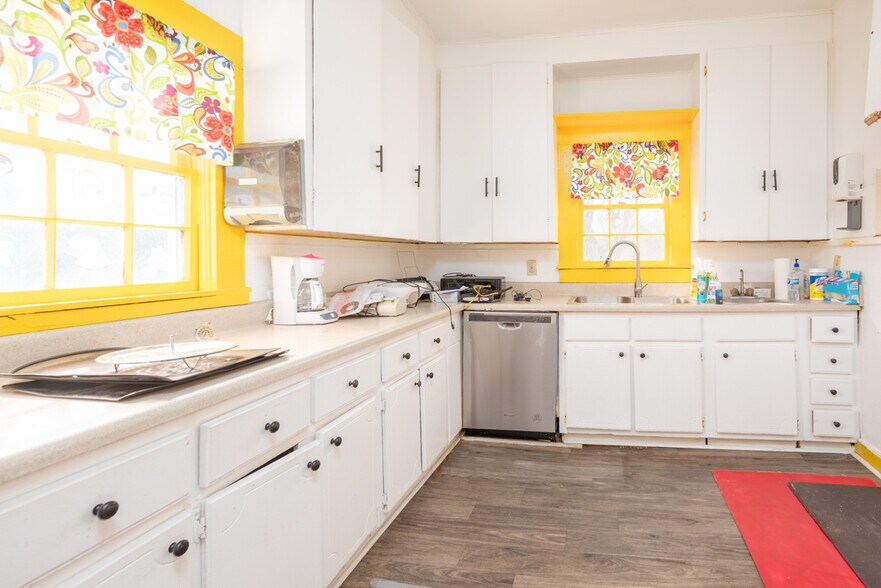 More Photos Of 128 Old West Point Rd, Starkville Daycare Center For Sale