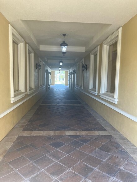 More Photos Of 13538 Village Park Dr, Orlando Office Residential For Lease