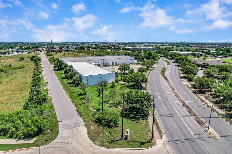 More Photos Of 400 S Heatherwilde Blvd, Pflugerville Manufacturing For Lease