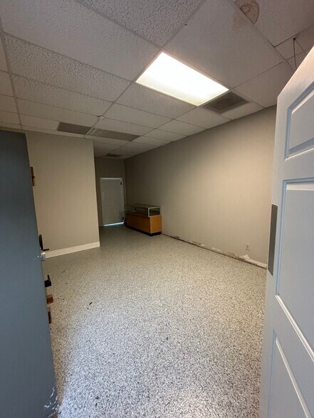 More Photos Of 6350 Bayshore Rd, North Fort Myers Freestanding For Sale