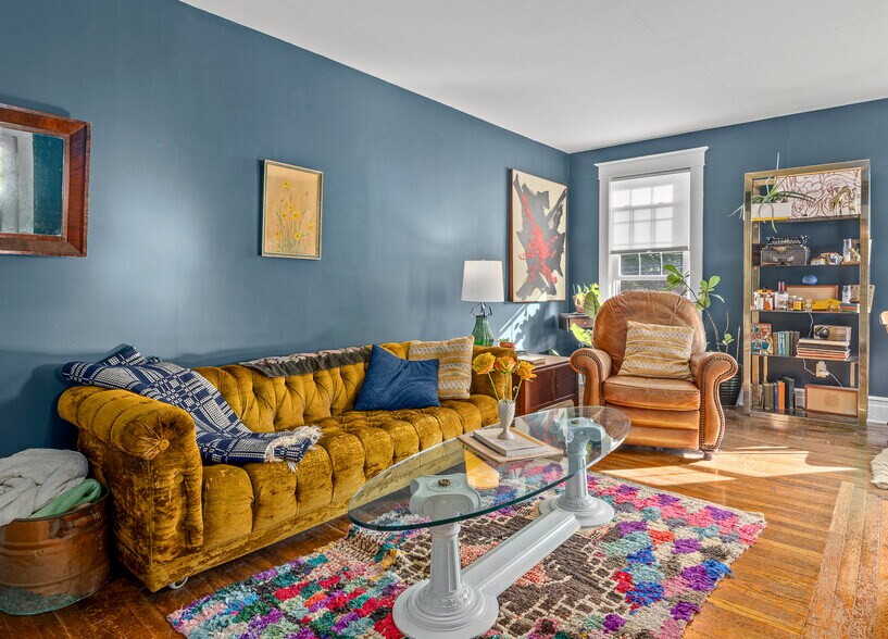 More Photos Of 128 Green St, Hudson Storefront Retail Residential For Sale
