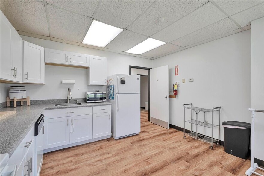 More Photos Of 4 Glenna Dr, Carmel Specialty For Sale