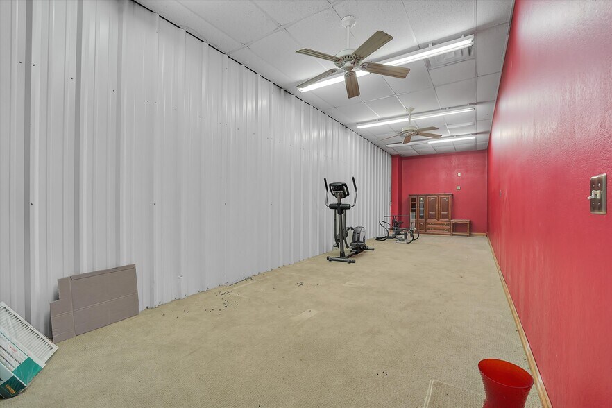 More Photos Of Highway 58, Medicine Park Supermarket For Sale