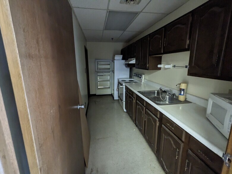 More Photos Of 601 N West St, Wichita Storefront For Lease