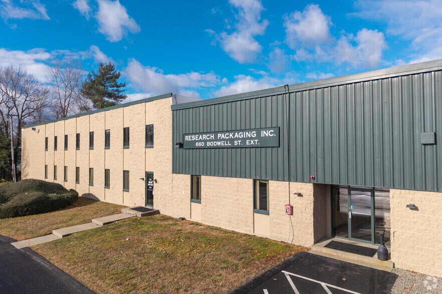 More Photos Of 660 Bodwell St, Avon Warehouse For Lease