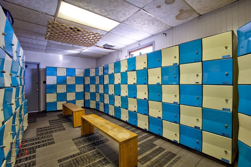 More Photos Of 2414 IL-23, Streator Flex For Sale